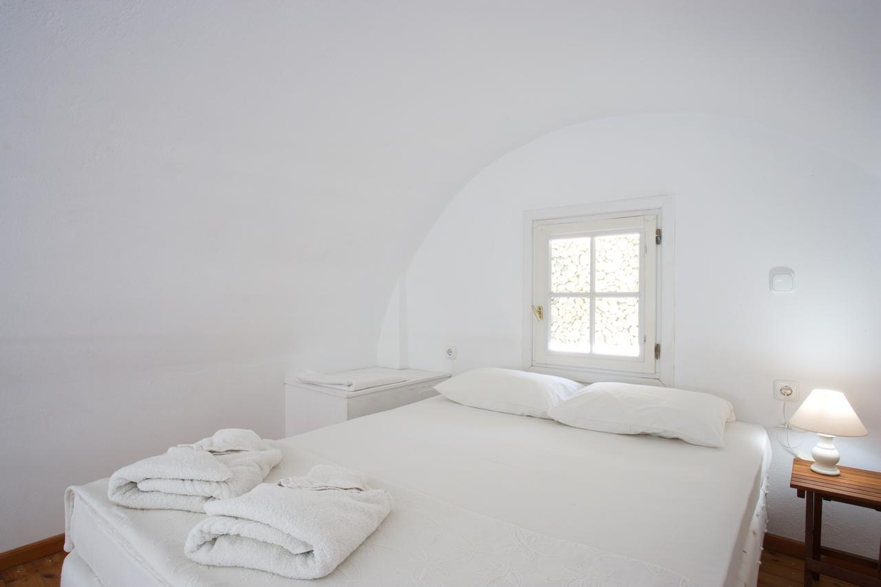 Lavarock Santorini 페리사 외부 사진