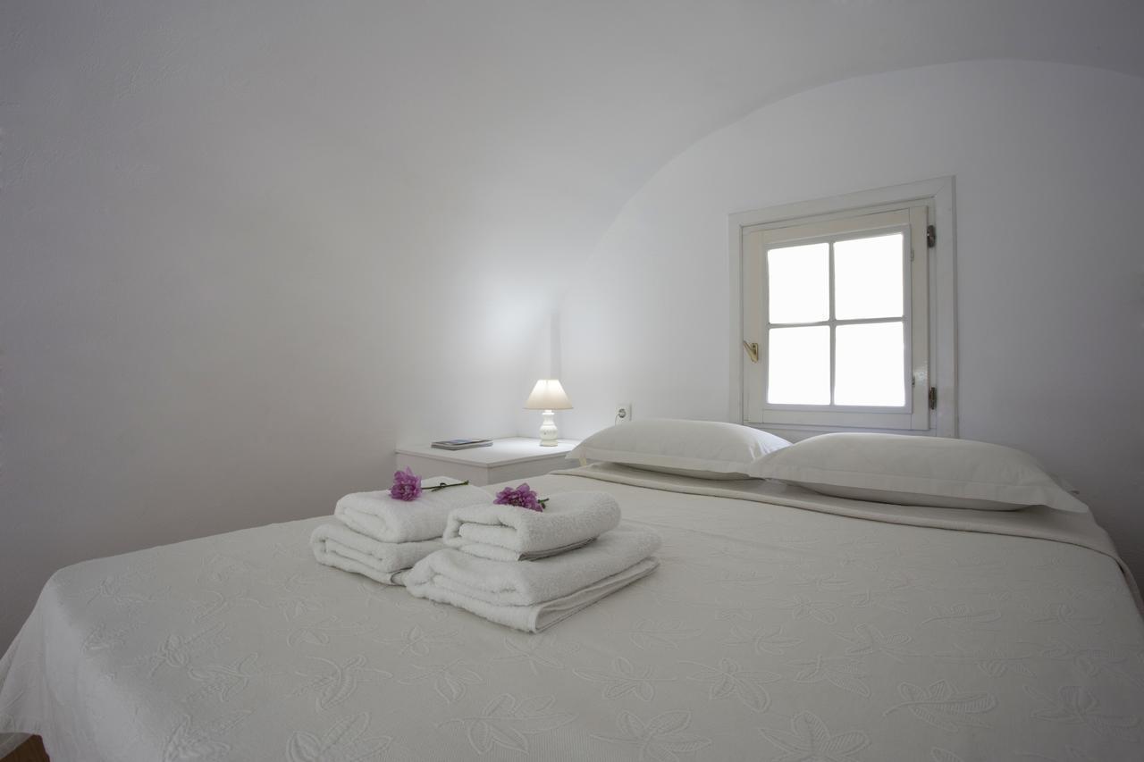 Lavarock Santorini 페리사 외부 사진
