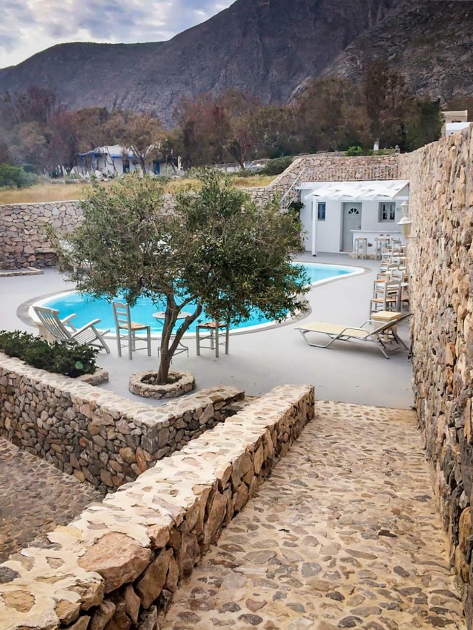 Lavarock Santorini 페리사 외부 사진